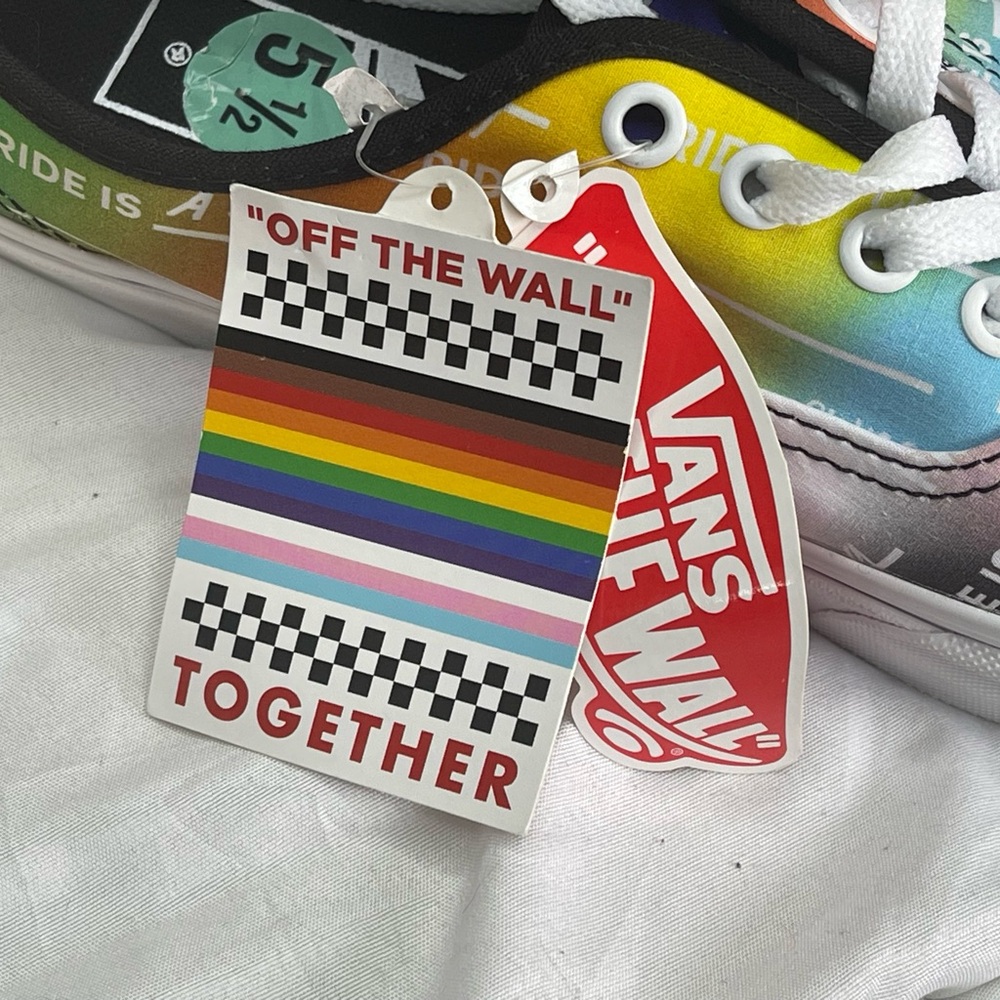 NWT Vans unisex Pride Authentic tie dye sneakers. Size 5.5 - Picture 6 of 10